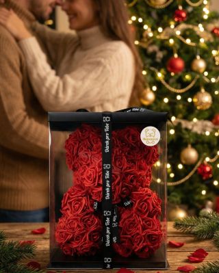 ♥️🎄 Když chcete, aby si na tenhle okamžik pamatovala ještě za pár let. Medvídek z růží od Medvidarek.cz vydrží mnohem déle...